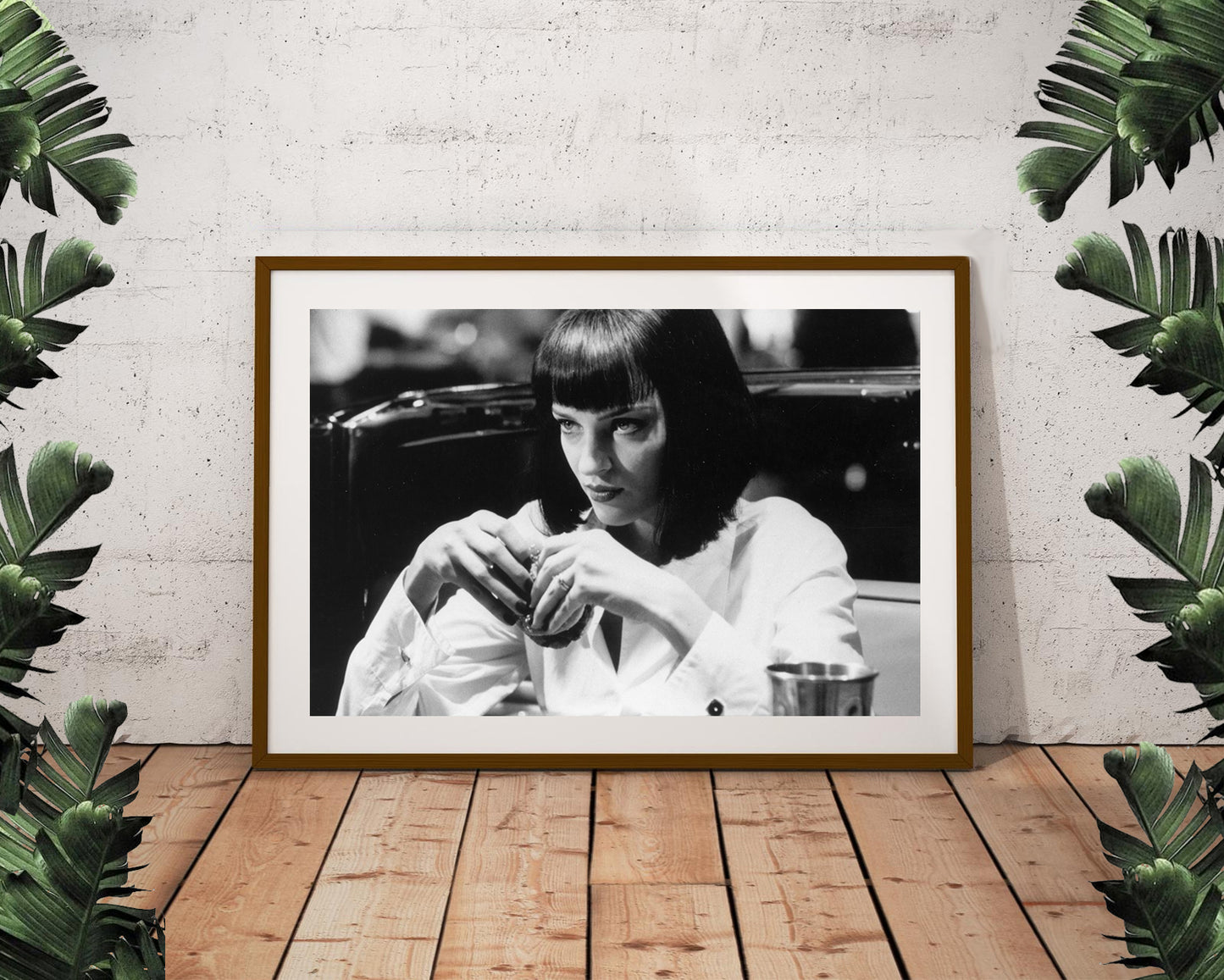 Pulp Fiction Mia Wallace Uma Thurman Eating Burger Movie Poster (24"x36")